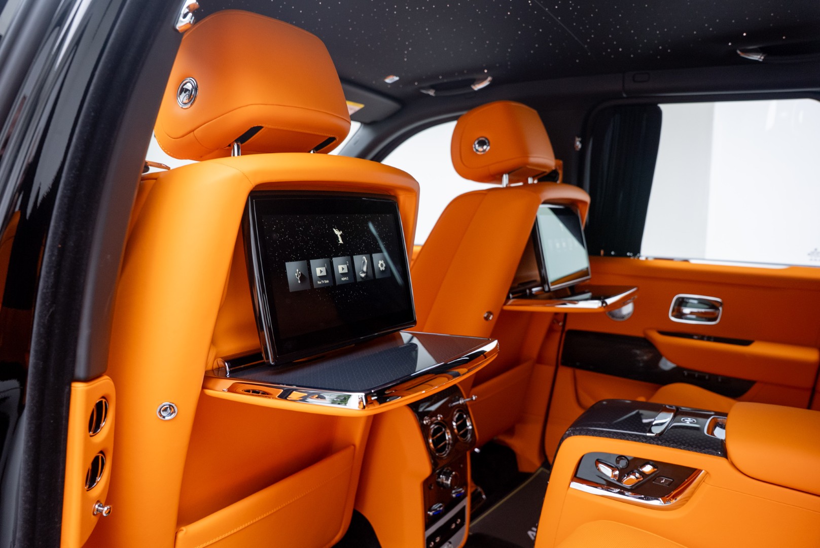 2025 ROLLS ROYCE CULLINAN |BLACK BADGE | GCC | DEALER WARRANTY & SERVICE 